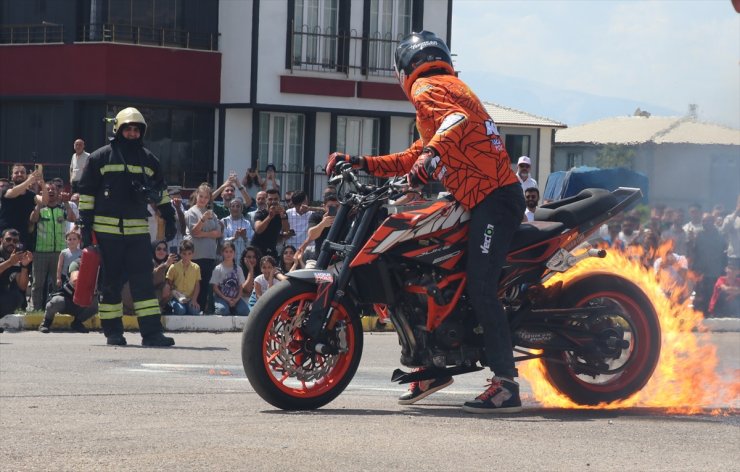 Akrobasi sporcusu Polat'tan gençlere "motosikleti ekipmanlı ve eğitimli kullanın" tavsiyesi