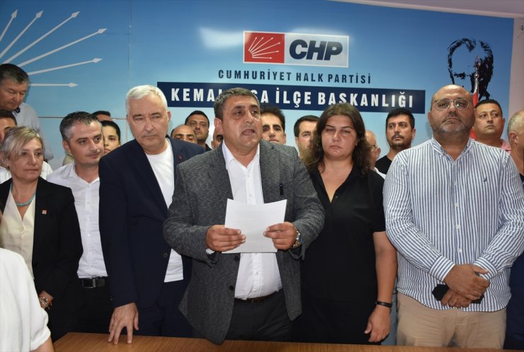 GÜNCELLEME - İzmir'de CHP Kemalpaşa İlçe Başkanı Ahmet Yılmaz'ın aracı kurşunlandı