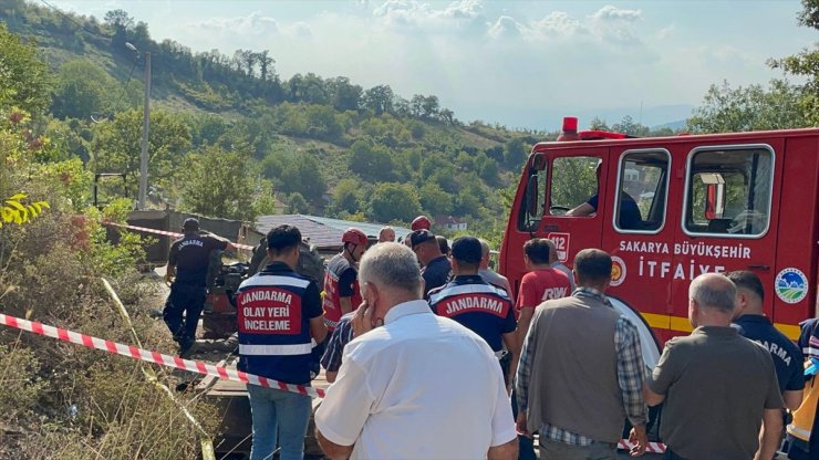 Sakarya'da traktörün devrilmesi sonucu 2 kişi öldü