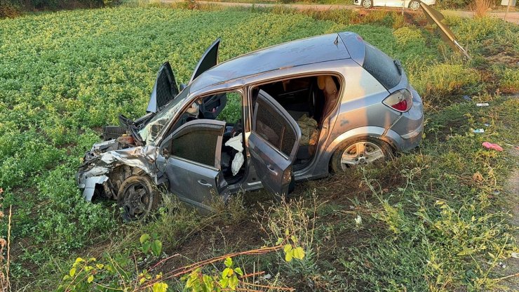 Afyonkarahisar'da ambulans ile otomobilin çarpıştığı kazada 5 kişi yaralandı