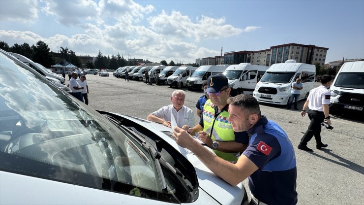 Çorum'da polis ve jandarmadan ortak "okul servisi" denetimi