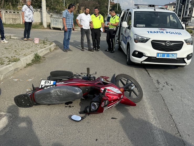 Düzce'de 2 motosikletin çarpıştığı kazada sürücüler ağır yaralandı