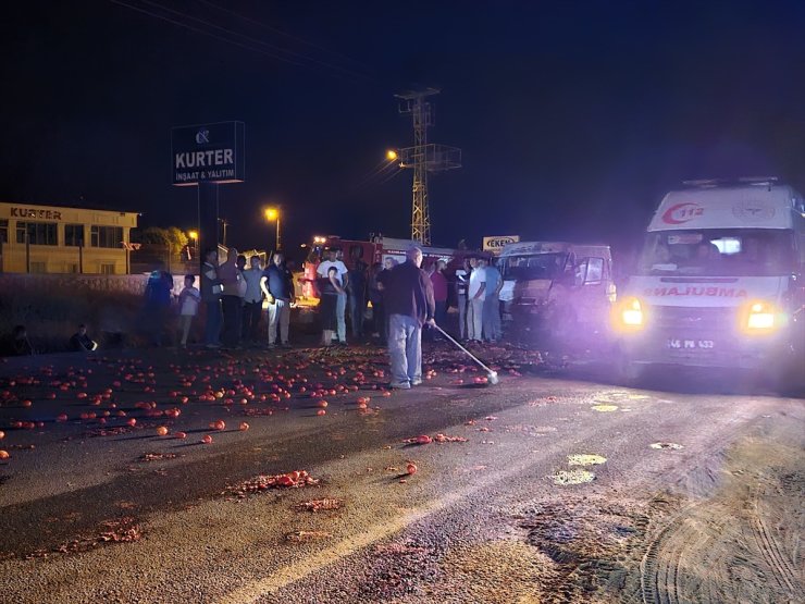 Kahramanmaraş'ta minibüs ile traktörün çarpıştığı kazada 10 kişi yaralandı