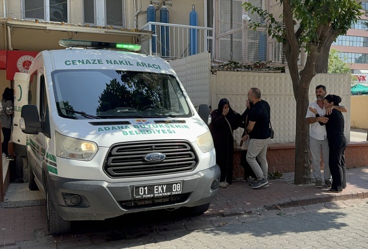 Adana'da devrilen otomobildeki sporcu öldü, babası ve ablası yaralandı