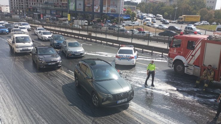 GÜNCELLEME - Esenyurt'ta araç yangını nedeniyle trafiğe kapanan D-100 Edirne istikameti açıldı