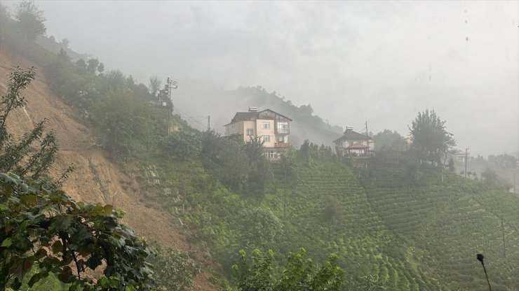 Rize'de sağanak etkili oldu