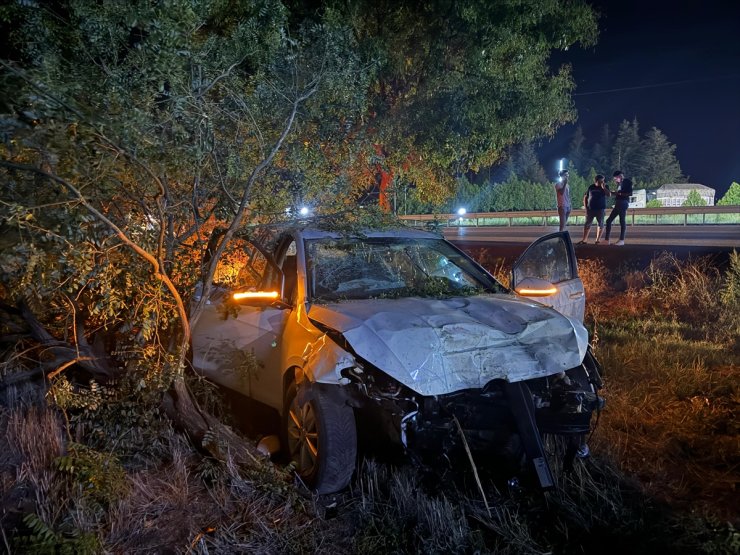 Afyonkarahisar'da iki otomobil çarpıştı, 2 kardeş öldü, 3 kişi yaralandı