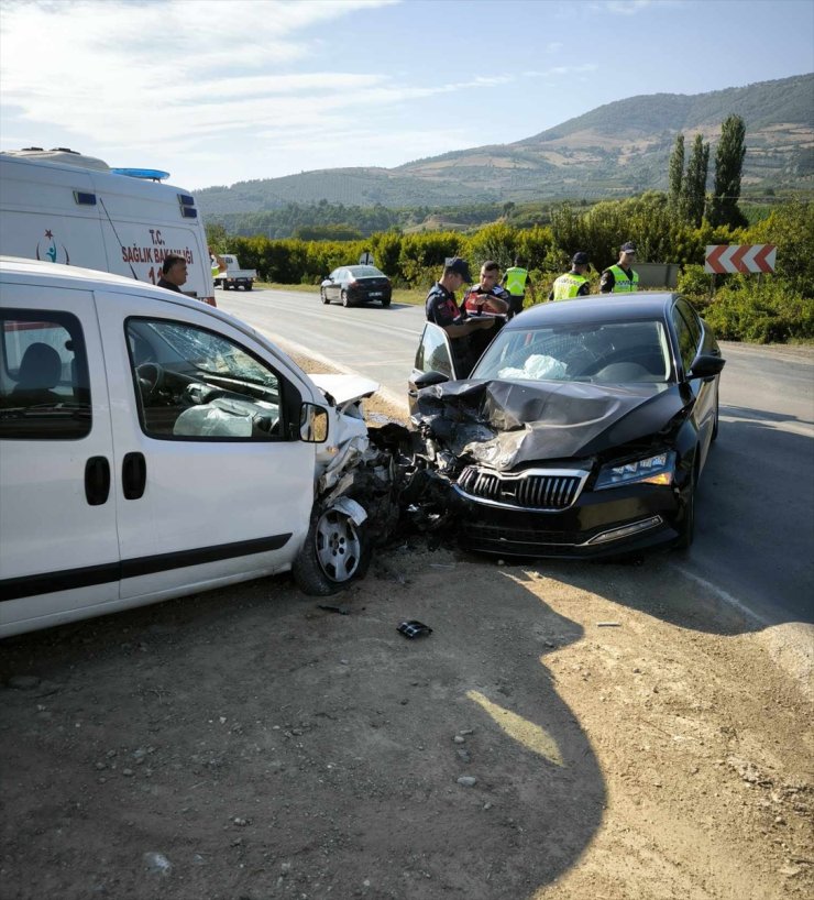 Bursa'da trafik kazasında yaralanan İznik Kaymakamı Karaman hastaneye kaldırıldı