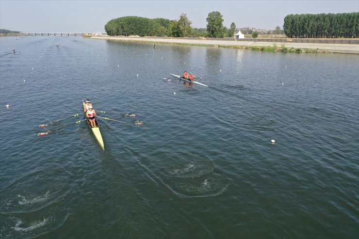 Edirne'deki Avrupa 23 Yaş Altı Kürek Şampiyonası öncesi sporcular antrenmanlara başladı