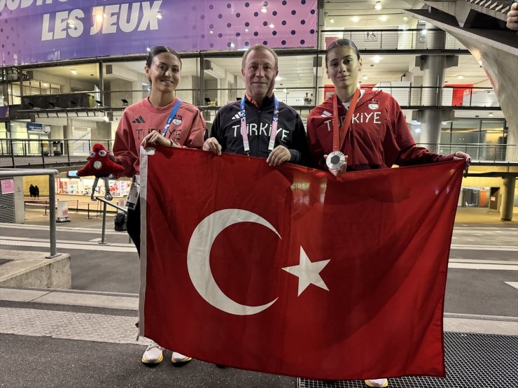 Türkiye'nin ilk paralimpik madalyalı özel sporcusu Aysel Önder, büyük bir gurur yaşıyor