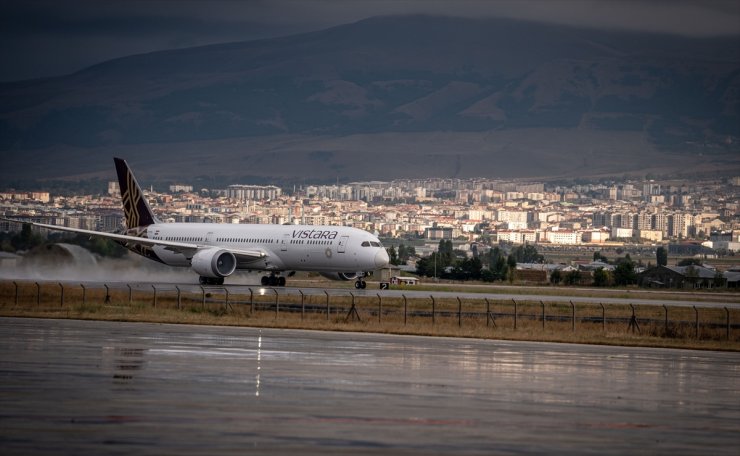 GÜNCELLEME 2 - Erzurum'a "zorunlu iniş yapan" yolcular Hindistan'dan gelen uçakla Frankfurt'a gitti