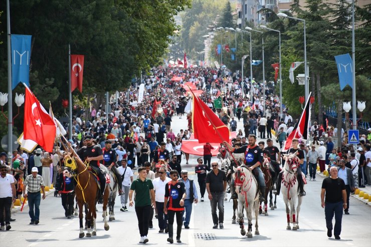 Söğüt'teki şenliklerde yurdun dört bir yanından gelen Yörükler törenle karşılandı