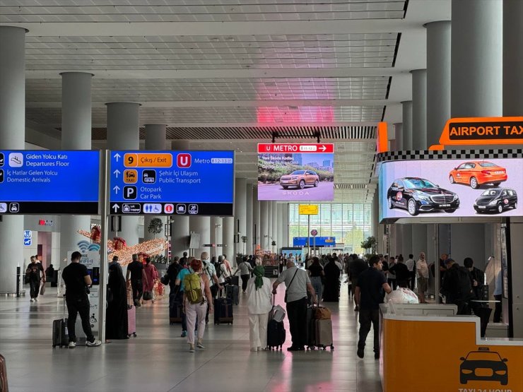 İstanbul Havalimanı'nda yaz tatili dönüşü yoğunluğu yaşanıyor