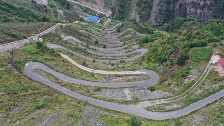 Ordu'daki 21 virajlı yol, görüntüsüyle sürücüleri ve vatandaşları tedirgin ediyor