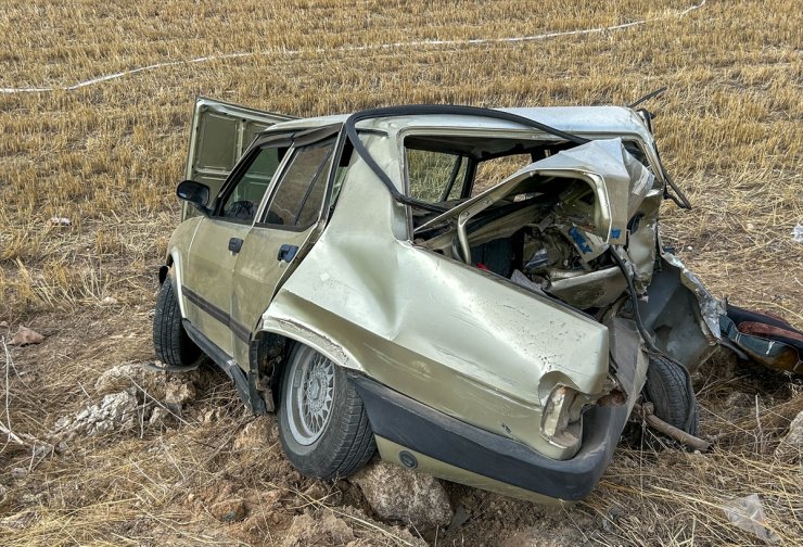 Uşak'ta minibüsle otomobilin çarpışması sonucu 1 kişi öldü, 3 kişi yaralandı