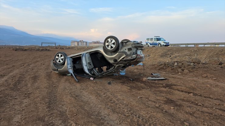 Gaziantep'te iki otomobilin çarpıştığı kazada 4 kişi yaralandı