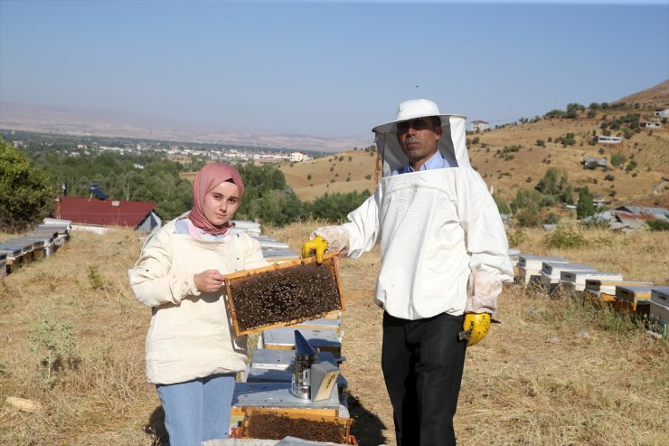 Arıcı baba ve kızı, desteklerle kovan sayısını 1000'e yükseltti