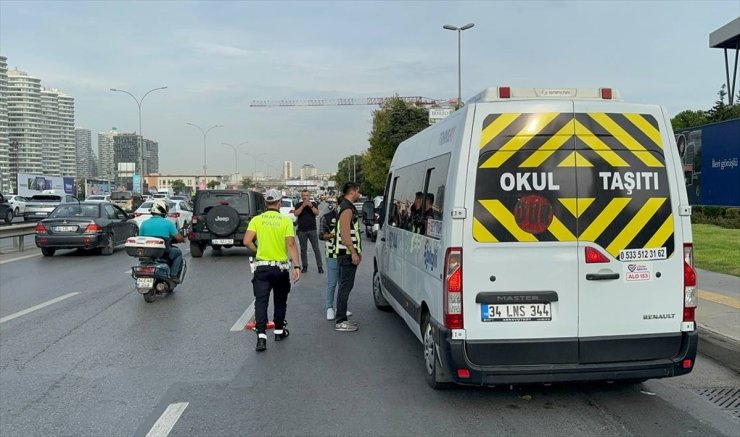 İstanbul'da okul servislerinde polislerce denetim yapıldı