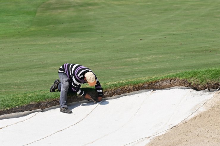 Milyon dolarlık golf sahalarının bakımı özenle yapılıyor