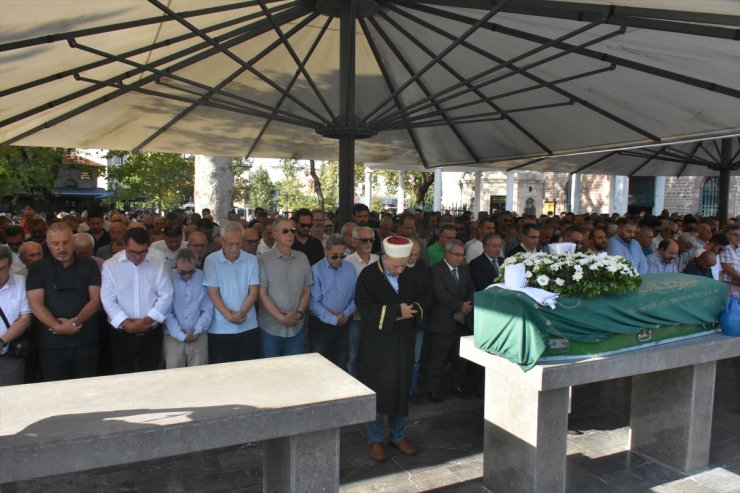 Balıkesirli fotoğraf sanatçısı Ahmet Esmer'in cenazesi toprağa verildi