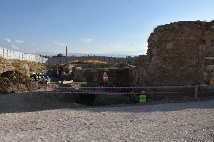 "Eski Van Şehri"ndeki Ulu Cami'de restorasyon çalışması devam ediyor