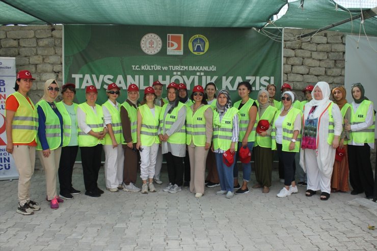 Kadın girişimciler Tavşanlı Höyük'te kazı deneyimi yaşadı