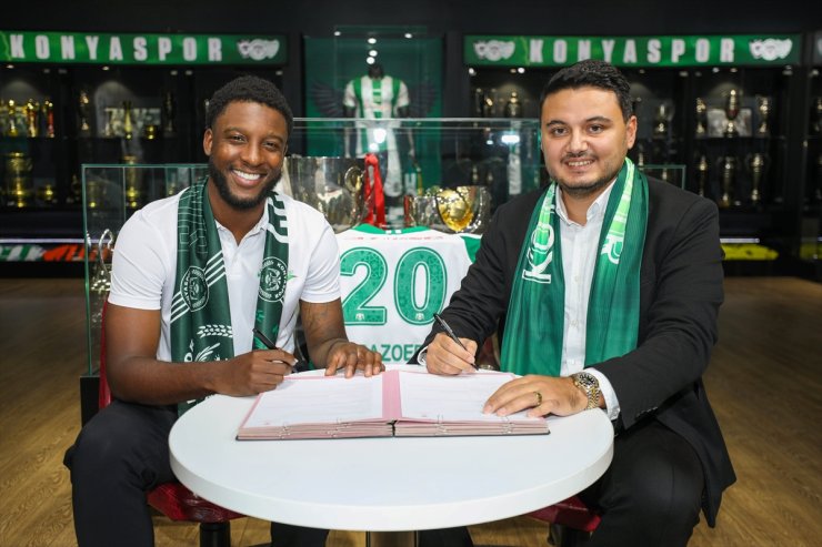 Konyaspor, Riechedly Bazoer ile anlaştı