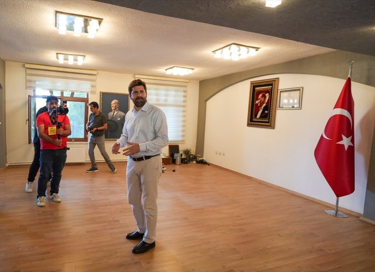 Tarsus Belediye Başkanı Ali Boltaç'ın makam odasındaki eşyalar haczedildi