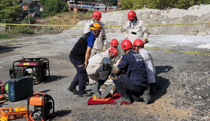 Zonguldak'ta yarışmaya hazırlanan madenciler deprem tatbikatına katıldı