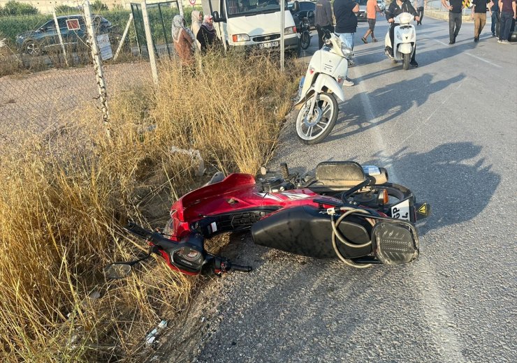 Bursa'da otomobil ile çarpışan motosikletteki 1 kişi öldü, 1 kişi yaralandı