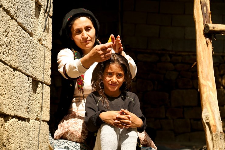 Mezrada yaşayan Hasret, bu yıl da okula yalnız başladı