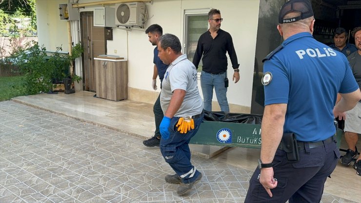 Antalya'da evinde silahla öldürülen kadın cinayetiyle ilgili 2 kişi yakalandı