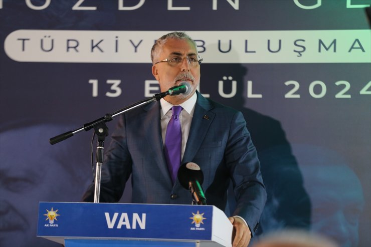 Çalışma ve Sosyal Güvenlik Bakanı Işıkhan, Van'da "Üç Kademe Vefa Buluşması"nda konuştu: