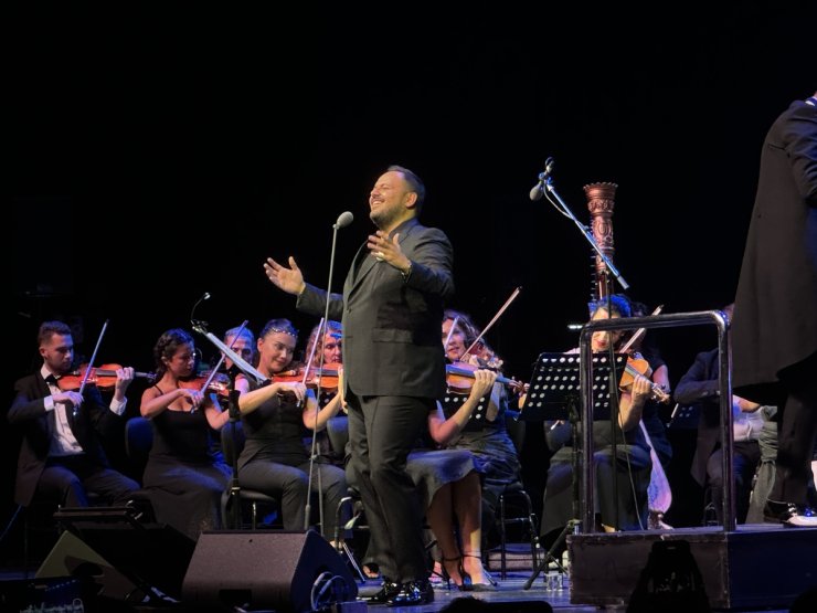 Opera sanatçısı Murat Karahan, Harbiye'de konser verdi