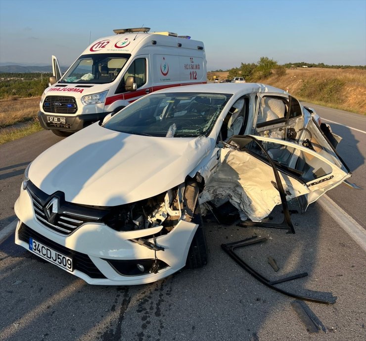 Sinop'ta iki otomobilin çarpıştığı kazada 3 kişi öldü, 3 kişi yaralandı