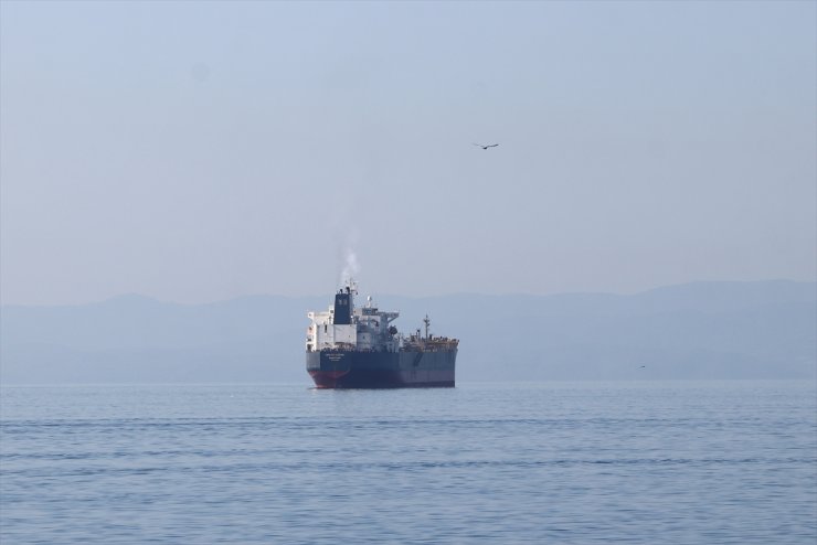 Tekirdağ'da tanker gemisinden denize düştüğü belirtilen kişiyi arama çalışmaları sürüyor