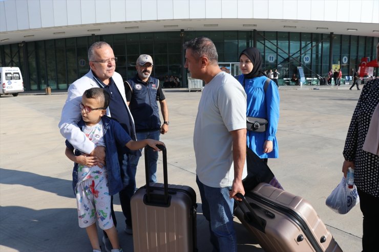 Amasya'ya üniversite öğrenimi için gelen öğrenciler otogarda karşılanıp yurda götürülüyor