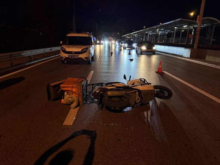 Bursa'da bariyerlere çarpan motosikletli kurye hayatını kaybetti