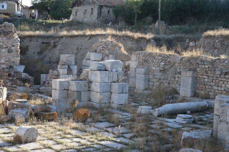 Sebastapolis Antik Kenti'ni tamamen gün yüzüne çıkarmak için çalışmalar sürüyor