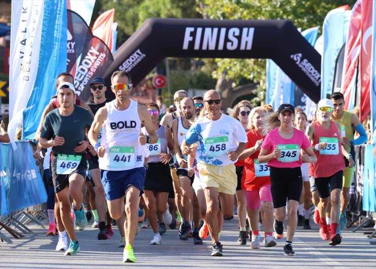 Uluslararası Ayvalık Kurtuluş Yarı Maratonu koşuldu