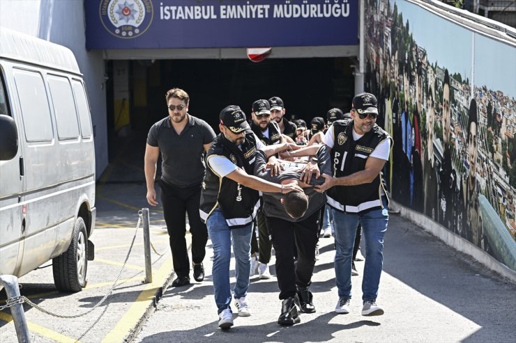 Üsküdar'da bir kişinin öldüğü silahlı saldırıya ilişkin yakalanan 16 şüpheli adliyede