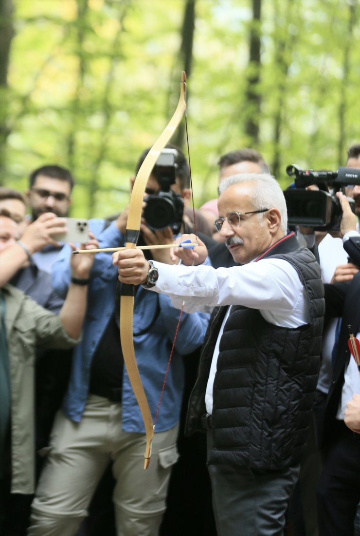 Bakan Uraloğlu, Kocaeli'de "İnsan Hakları Eğitim Kampı"nda gençlerle buluştu: