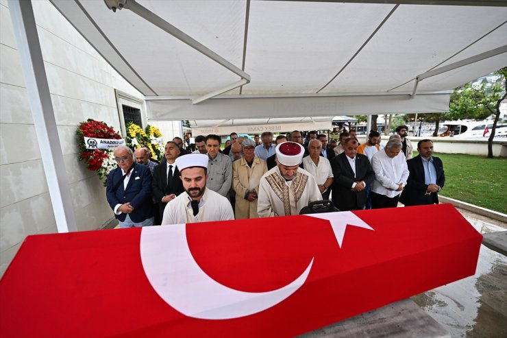 Eski AA Genel Müdürü Atilla Onuk İstanbul'da son yolculuğuna uğurlandı