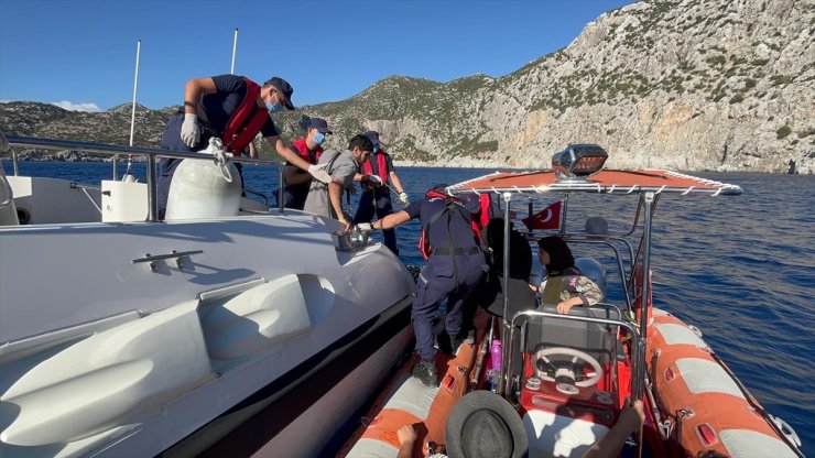 Muğla açıklarında 38 düzensiz göçmen kurtarıldı, 27 göçmen yakalandı