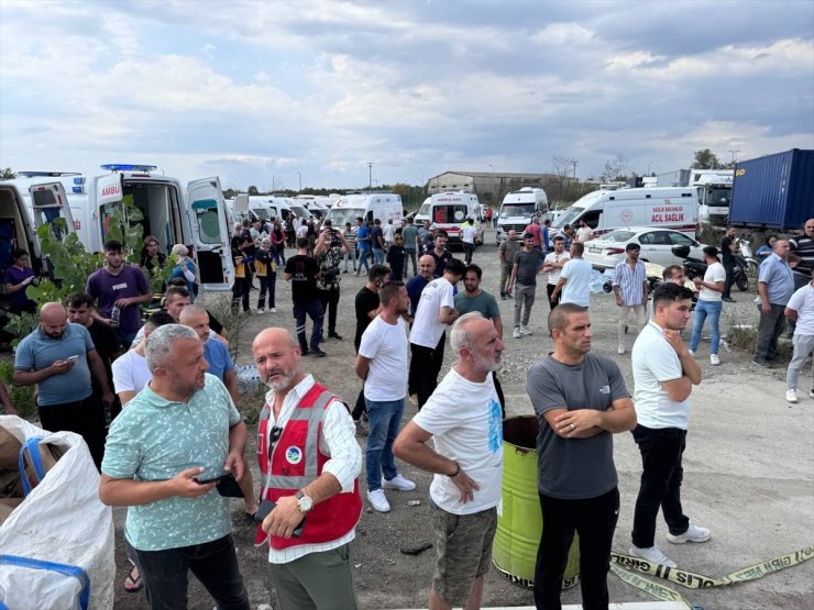 GÜNCELLEME - Sakarya'da makarna fabrikasında patlama meydana geldi