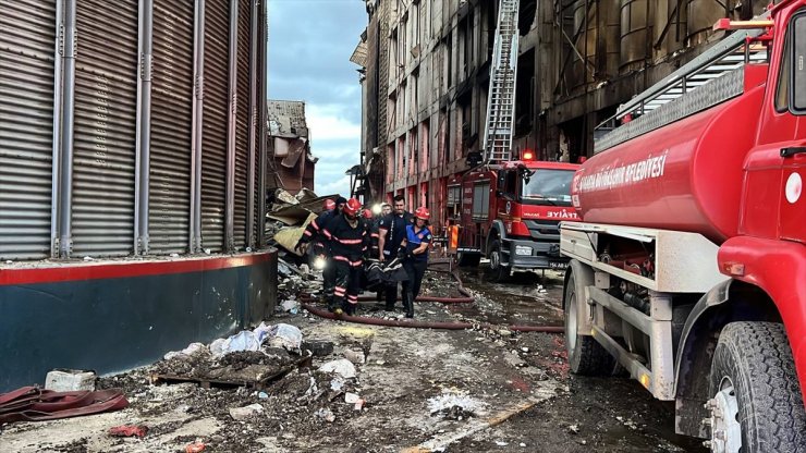 Sakarya'da makarna fabrikasındaki patlamanın ardından bir kişinin cansız bedenine ulaşıldı