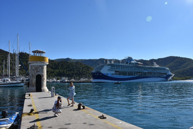 Yolcu gemisi Marella Discovery "ana limanı" Marmaris'e 1801 yolcusuyla geldi