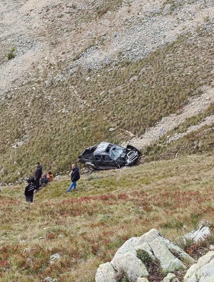 Gümüşhane'de uçuruma devrilen pikabın sürücüsü hayatını kaybetti