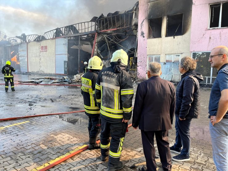 GÜNCELLEME - Kayseri'de keçe fabrikasında yangın çıktı