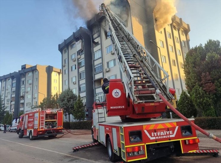 Kocaeli'de apartmanda çıkan yangın söndürüldü